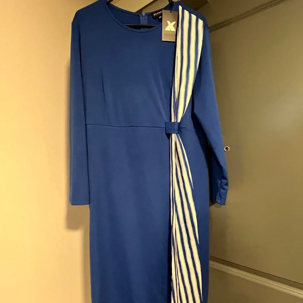 18. Chic Long Sleeve Blue Dress with Striped Detail - Picture 1 of 5
